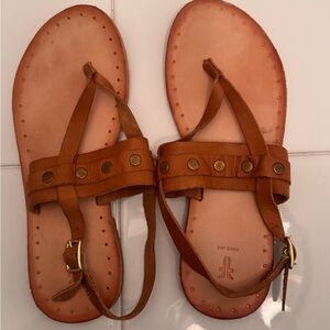 Frye Avery stud thong Tan Leather Sandals 6B